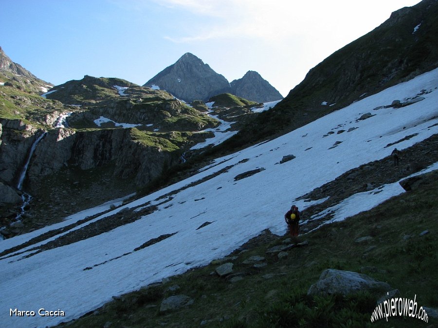 07_Iniziamo a pestare neve e a pensare di salire al Diavolo.JPG